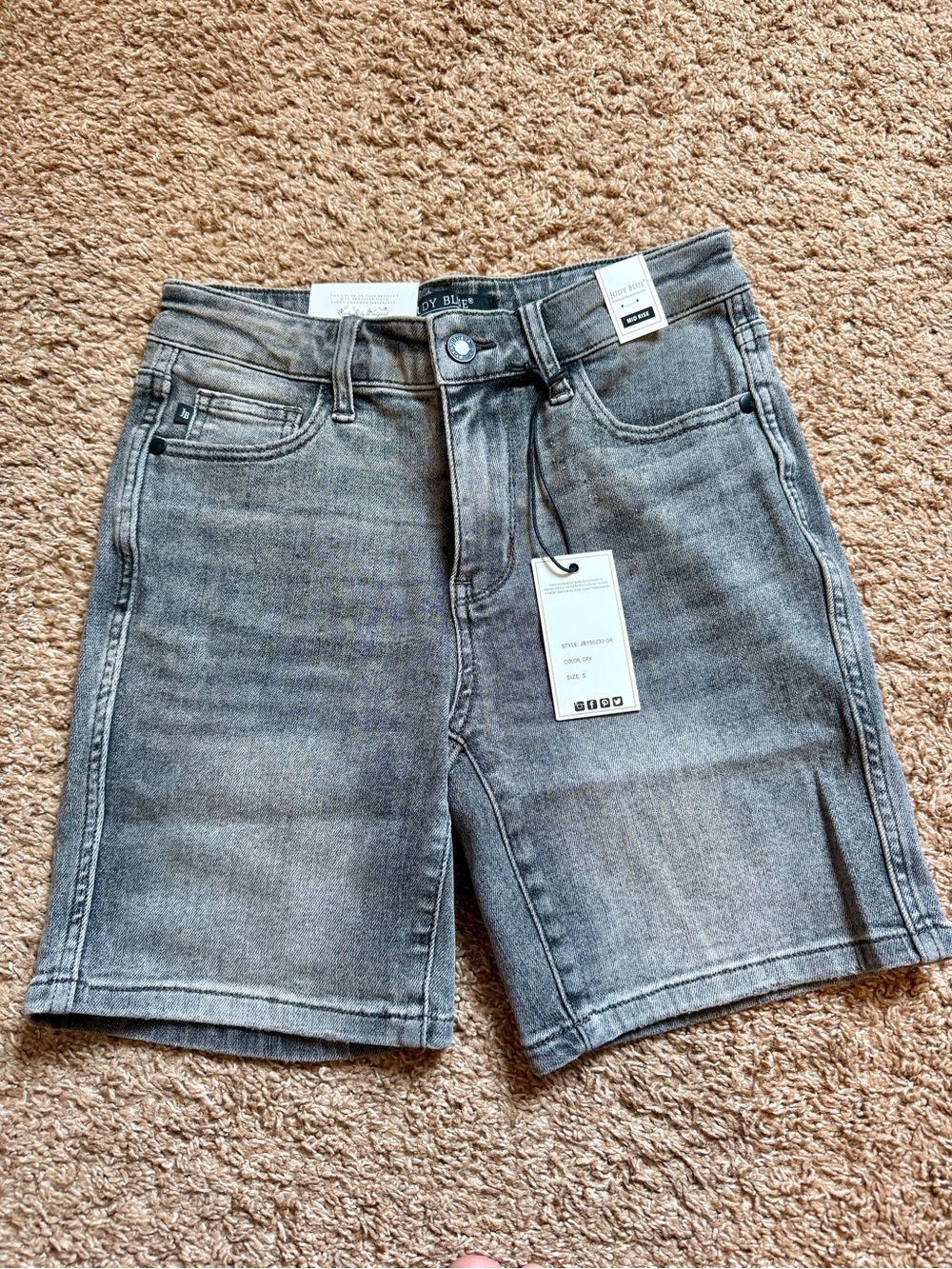 NWT Judy Blue Washed Grey Denim Shorts - Picture 2 of 5